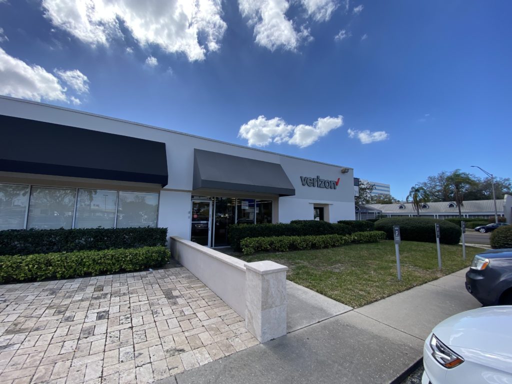 Exterior of Victra Verizon Authorized Retail Store in Sarasota, FL.