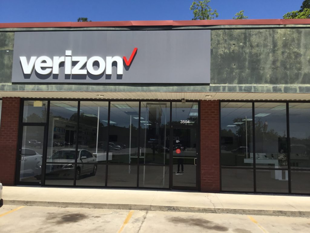 Exterior of Victra Verizon Authorized Retail Store in Blackshear, GA.