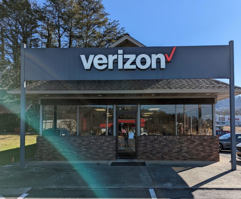 Clayton, Verizon Store