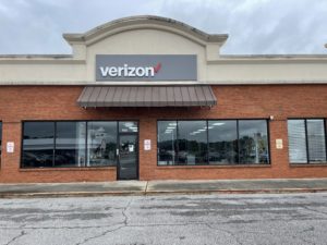 Exterior of Victra Verizon Authorized Retail Store in Forsyth, GA.
