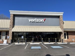 Exterior of Victra Verizon Authorized Retail Store in Hartwell, GA.