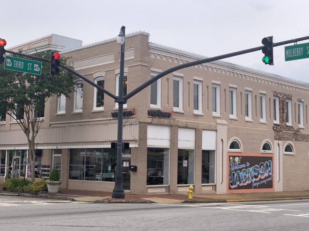 Exterior of Victra Verizon Authorized Retail Store in Jackson, GA.