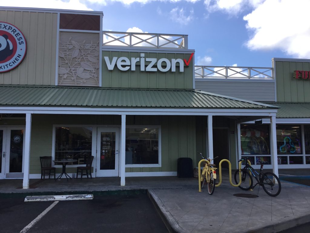 Exterior of Victra Verizon Authorized Retail Store in Kapaa, HI.