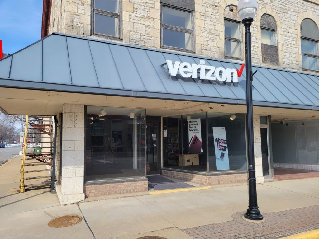 Charles City, Iowa Verizon Store