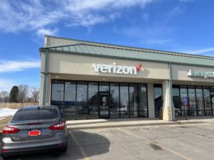 Exterior of Victra Verizon Authorized Retail Store in Newton, IA.