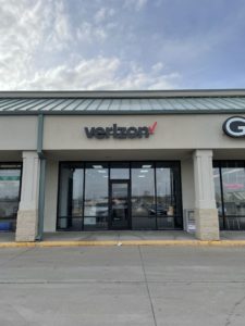 Exterior of Victra Verizon Authorized Retail Store in Oskaloosa, IA.