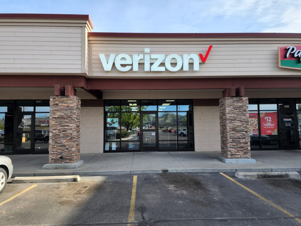 Exterior of Victra Verizon Authorized Retail Store in Emmett, ID.