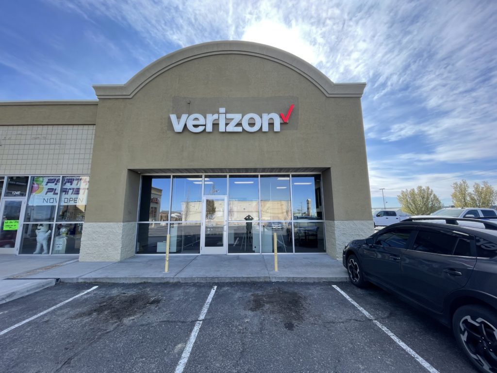 Exterior of Victra Verizon Authorized Retail Store in Jerome, ID.