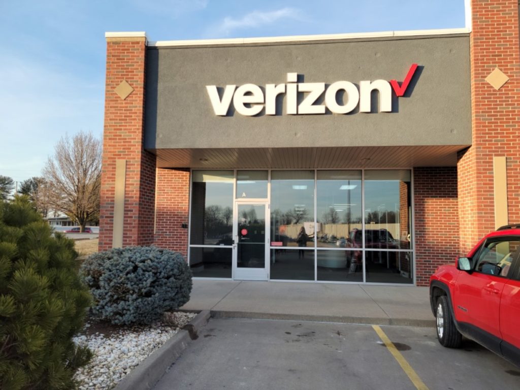 Exterior of Victra Verizon Authorized Retail Store in Anna, IL.