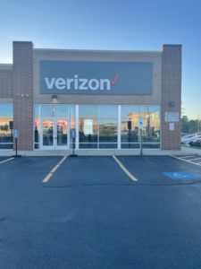 Exterior of Victra Verizon Authorized Retail Store in Crestwood, IL.