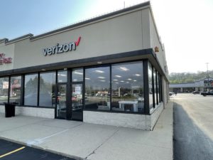 Exterior of Victra Verizon Authorized Retail Store in Elgin, IL.