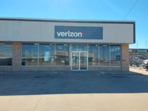 Exterior of Victra Verizon Authorized Retail Store in El Dorado, KS.