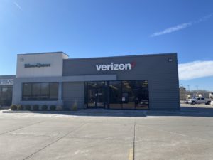 Exterior of Victra Verizon Authorized Retail Store in Wichita Maize, KS.