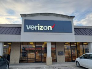 Exterior of Victra Verizon Authorized Retail Store in Grayson, KY.