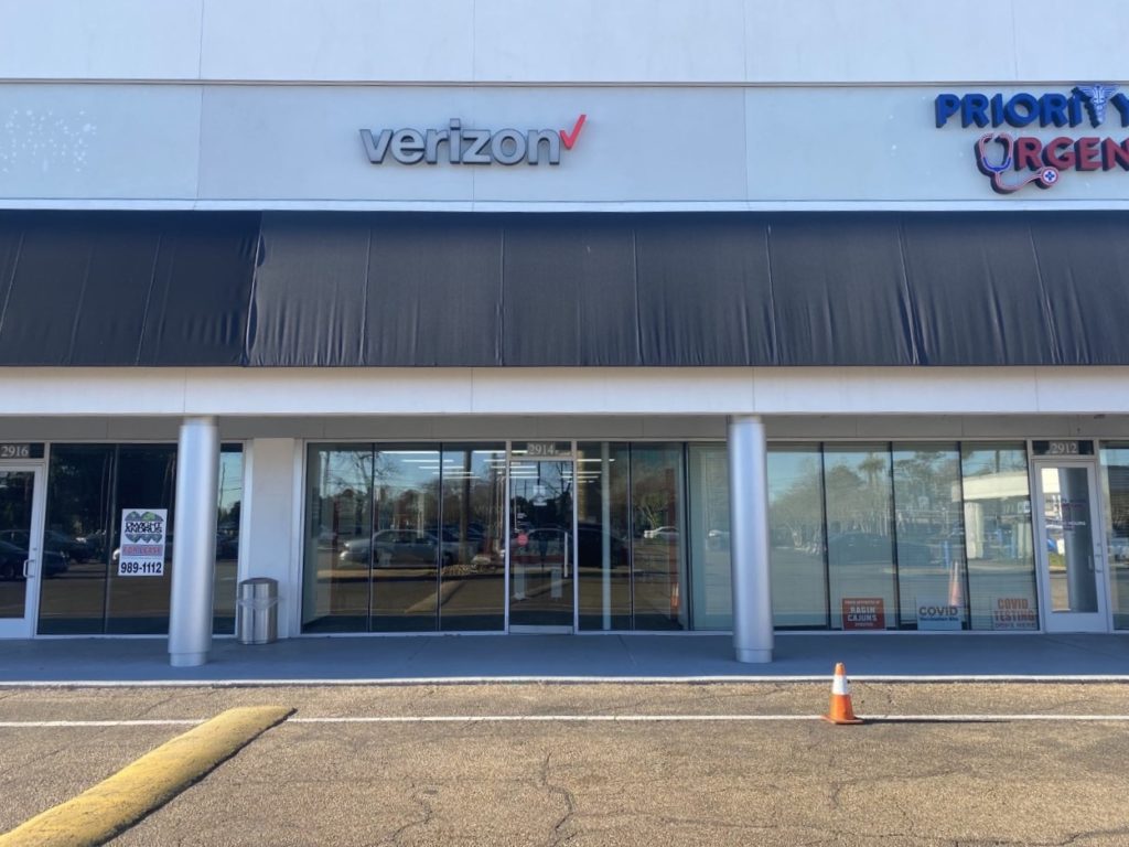 Exterior of Victra Verizon Authorized Retail Store in Lafayette, LA.
