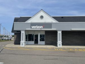Exterior of Victra Verizon Authorized Retail Store in Hingham Lincoln, MA.