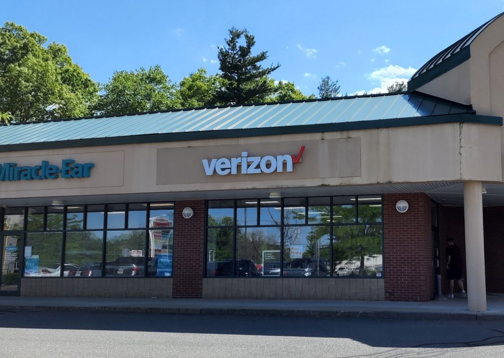 Exterior of Victra Verizon Authorized Retail Store in Tewksbury, MA.