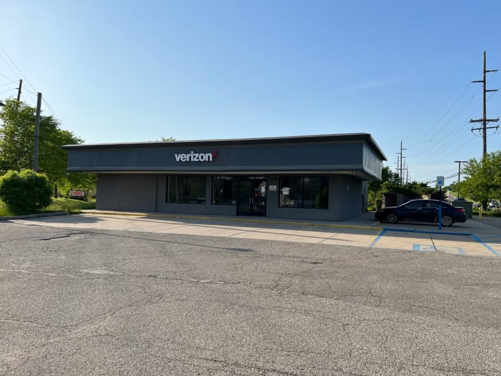 Exterior of Victra Verizon Authorized Retail Store in Commerce Township Maple, MI.