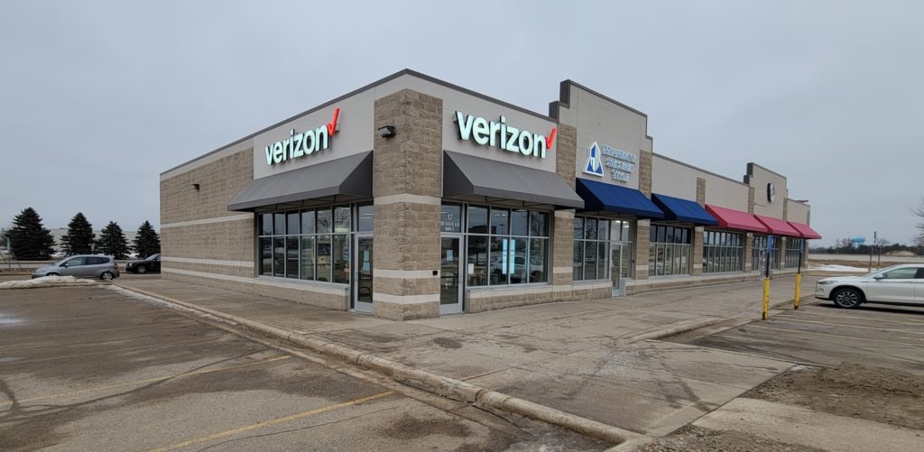 Exterior of Victra Verizon Authorized Retail Store in Austin, MN.