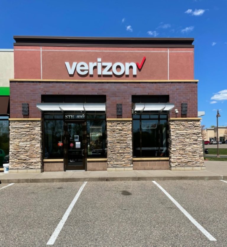 Medina, Minnesota: Verizon Store