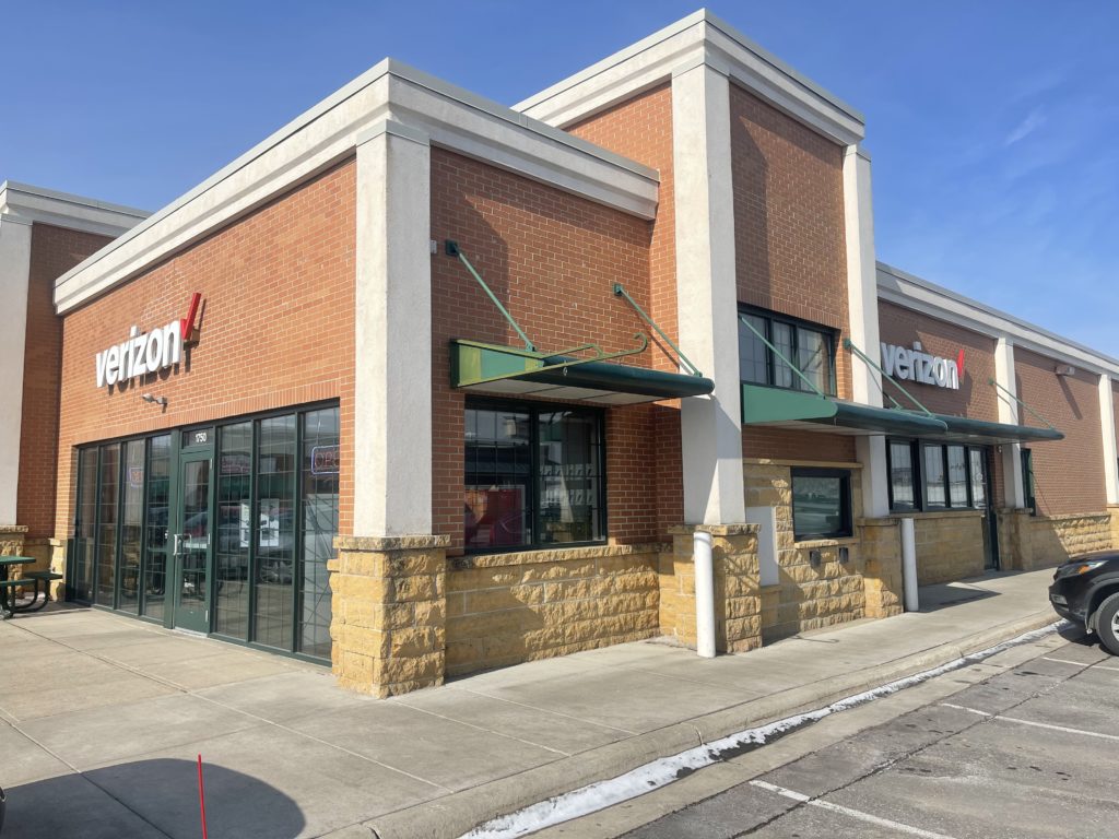 Exterior of Victra Verizon Authorized Retail Store in North Mankato, MN.