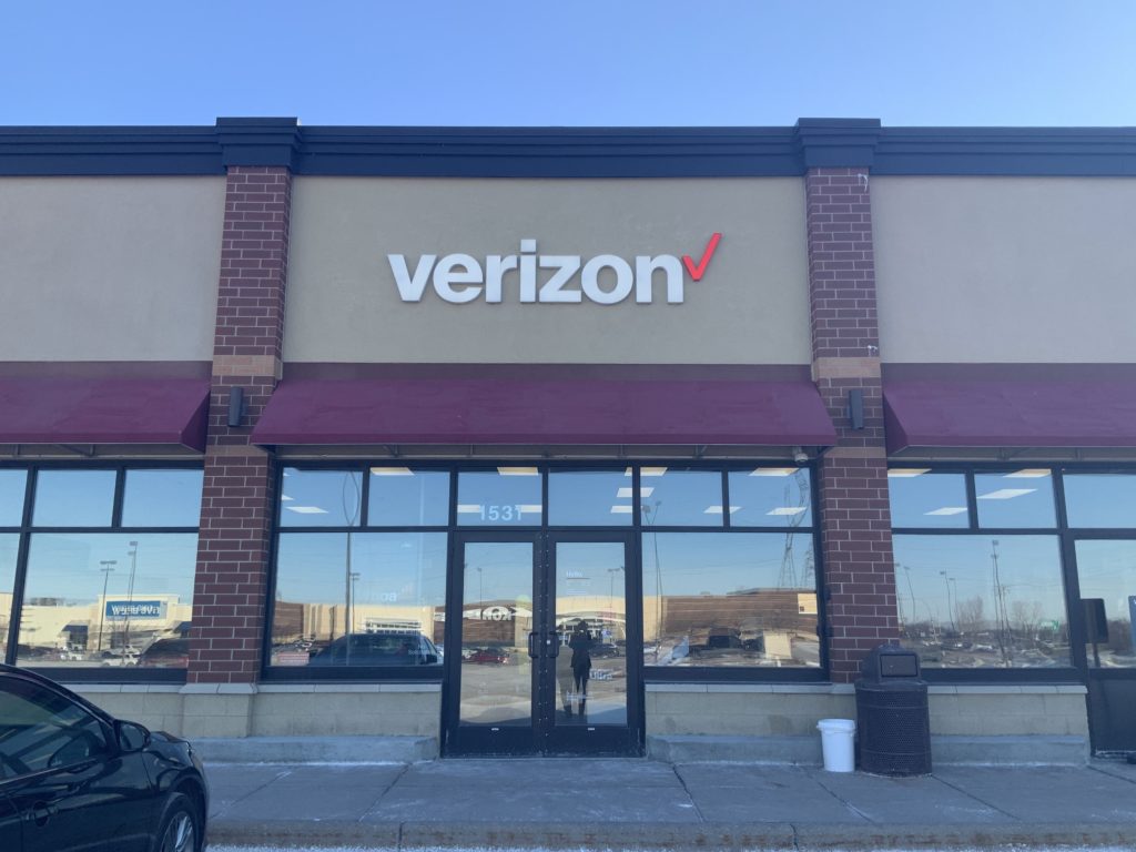 Exterior of Victra Verizon Authorized Retail Store in Shakopee, MN.