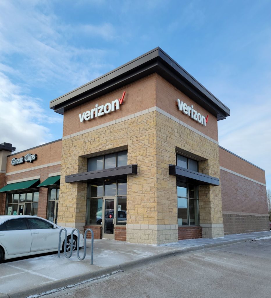 Exterior of Victra Verizon Authorized Retail Store in Woodbury, MN.