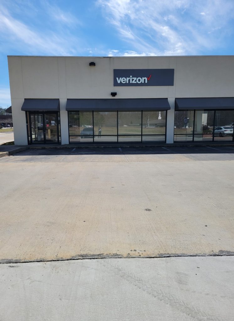 Exterior of Victra Verizon Authorized Retail Store in Brandon, MS.