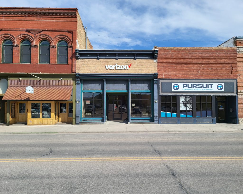 Exterior of Victra Verizon Authorized Retail Store in Dillon, MT.