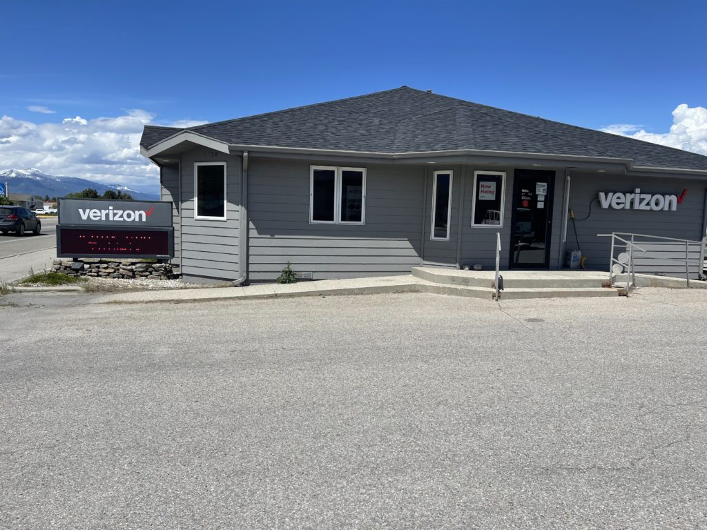 Exterior of Victra Verizon Authorized Retail Store in Hamilton, MT.
