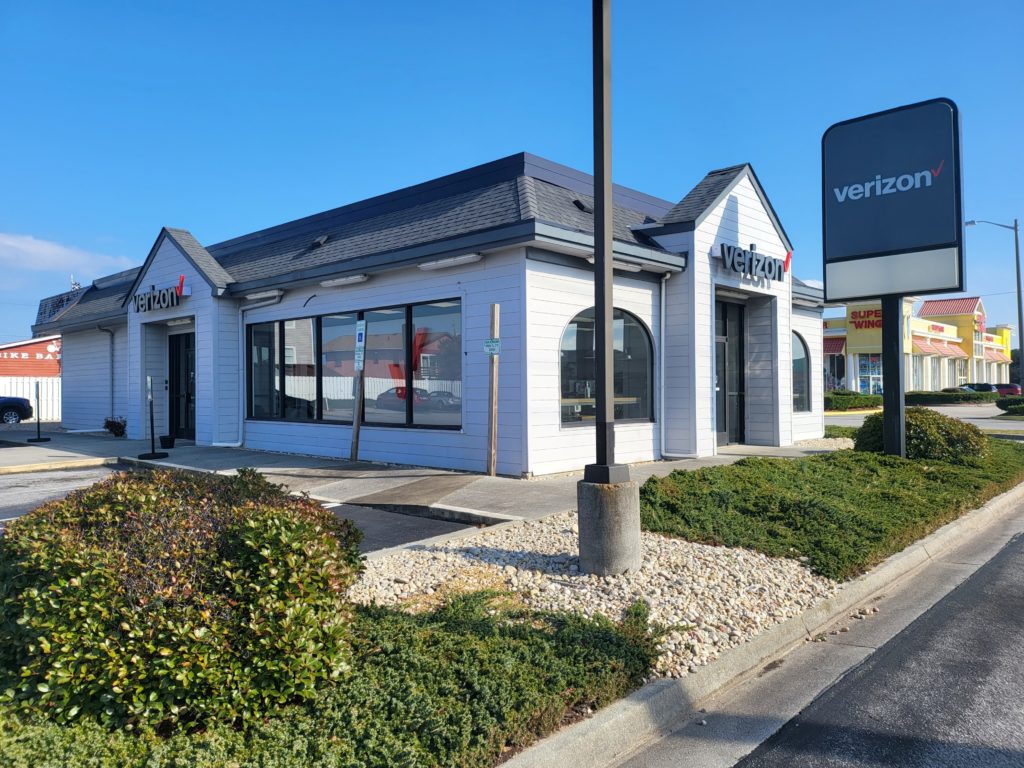 Exterior of Victra Verizon Authorized Retail Store in Kill Devil Hills, NC.