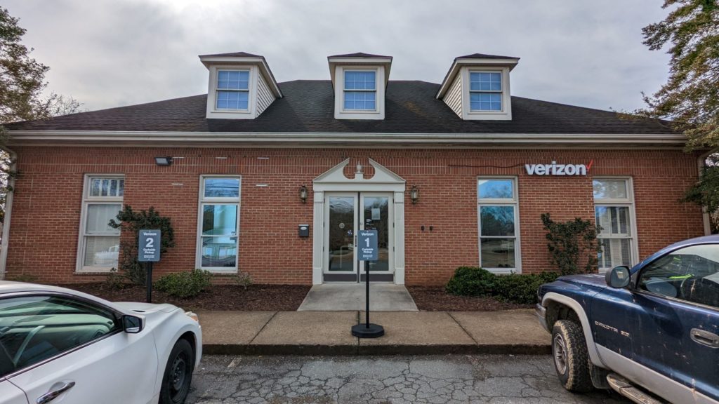 Exterior of Victra Verizon Authorized Retail Store in Waxhaw, NC.