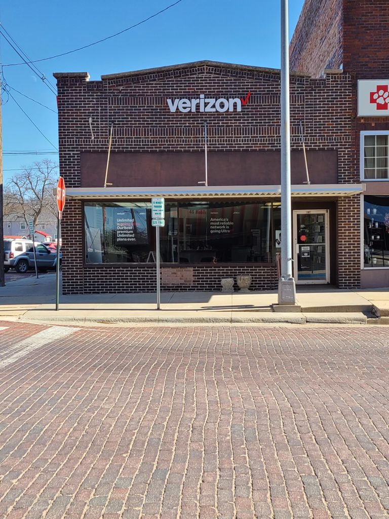 Exterior of Victra Verizon Authorized Retail Store in Fairbury, NE.