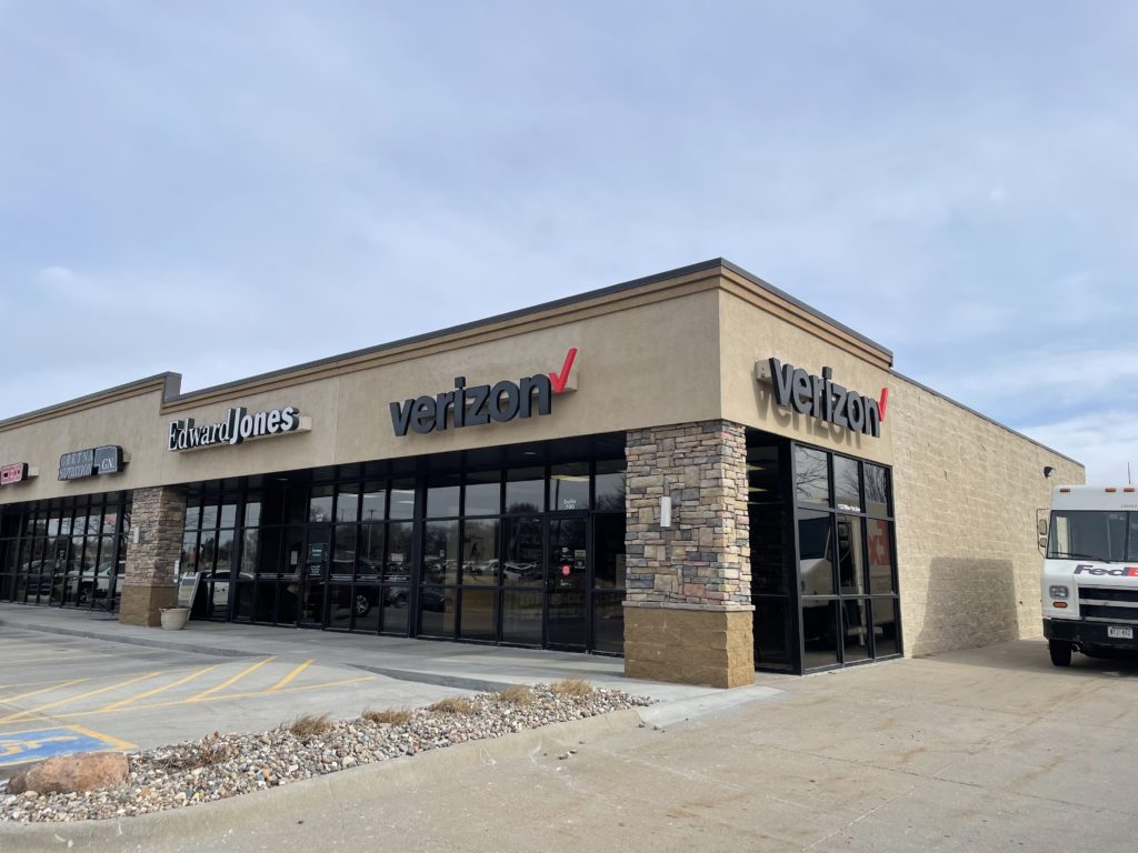 Exterior of Victra Verizon Authorized Retail Store in Gretna, NE.