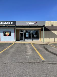 Exterior of Victra Verizon Authorized Retail Store in Holdrege, NE.