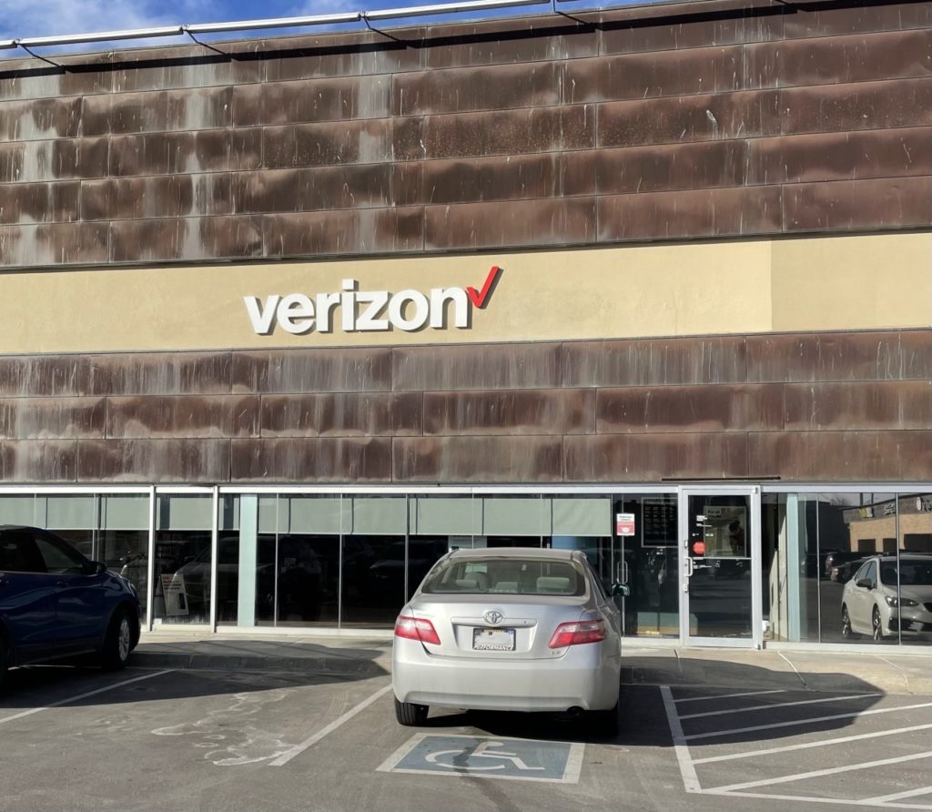 Exterior of Victra Verizon Authorized Retail Store in Omaha 168th, NE.