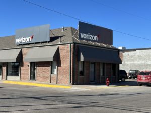 Exterior of Victra Verizon Authorized Retail Store in York, NE.