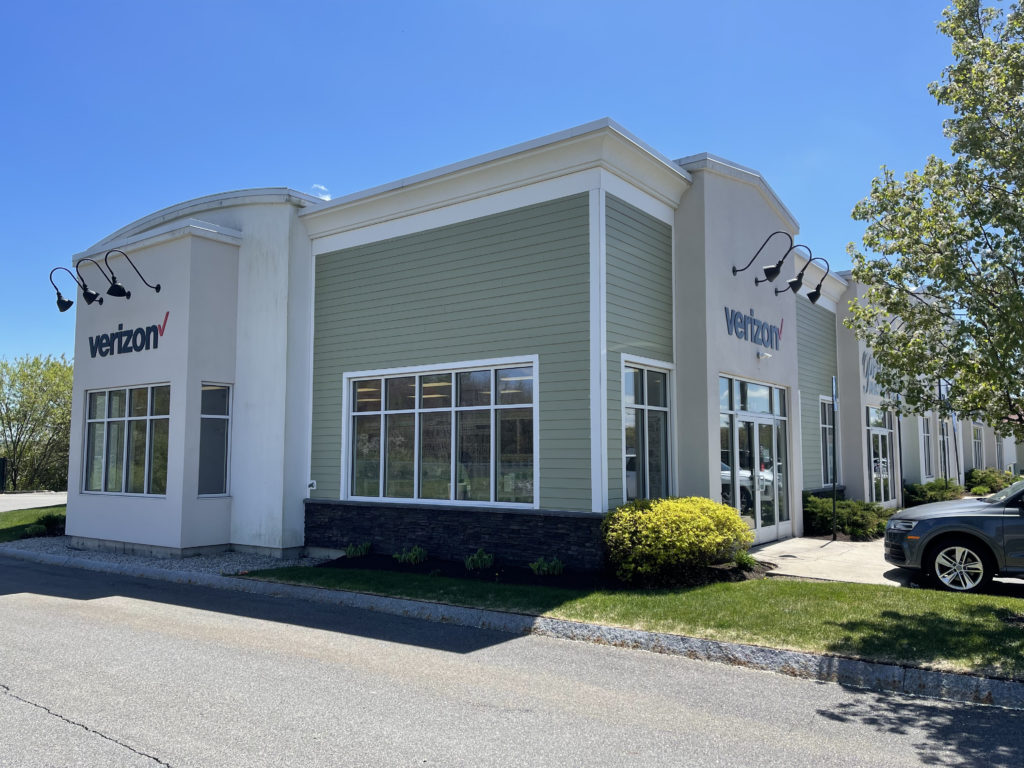 Exterior of Victra Verizon Authorized Retail Store in Derry, NH.