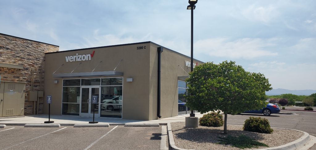 Exterior of Victra Verizon Authorized Retail Store in Albuquerque La Orilla, NM.