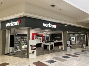 Exterior of Victra Verizon Authorized Retail Store in Farmington Mall, NM.