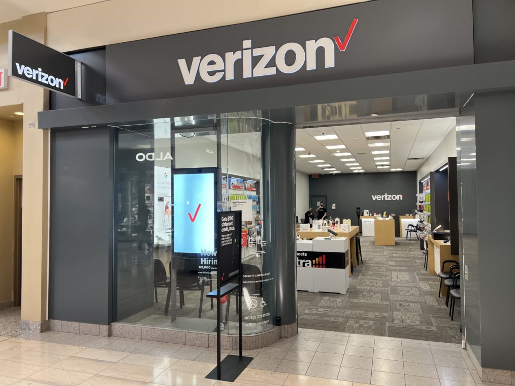 Exterior of Victra Verizon Authorized Retail Store in Staten Island Mall, NY.
