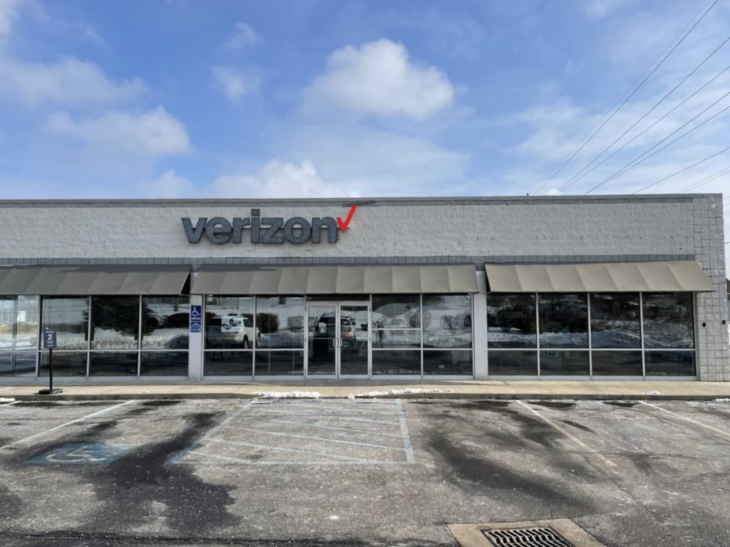 Exterior of Victra Verizon Authorized Retail Store in Cambridge, OH.