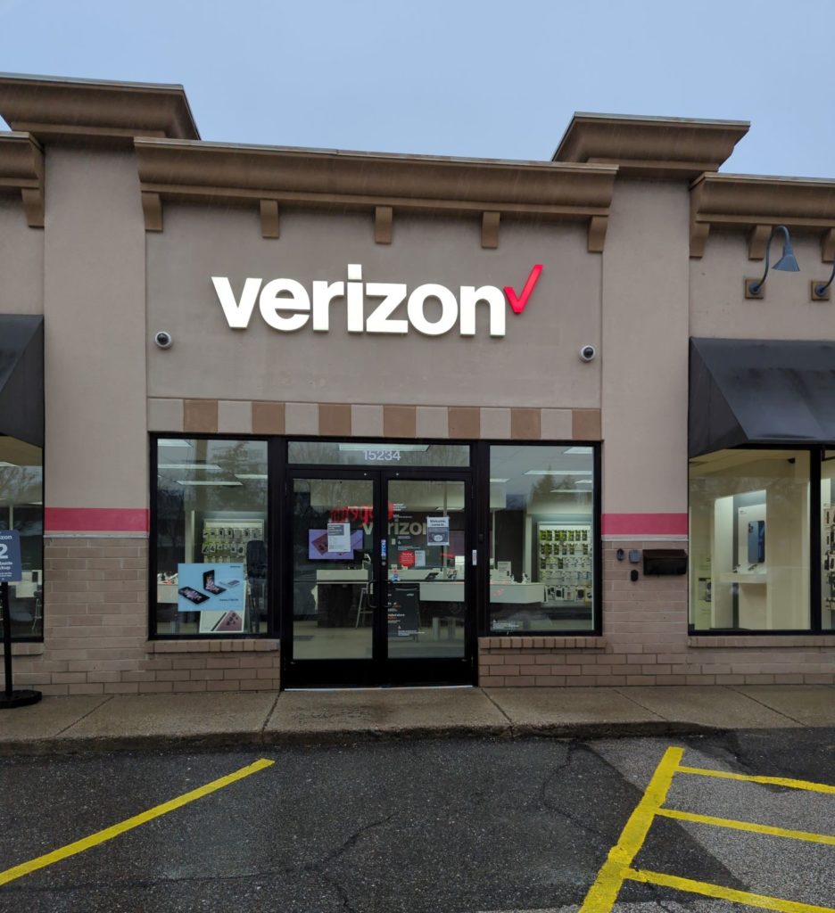 Exterior of Victra Verizon Authorized Retail Store in Cleveland Triskett, OH.