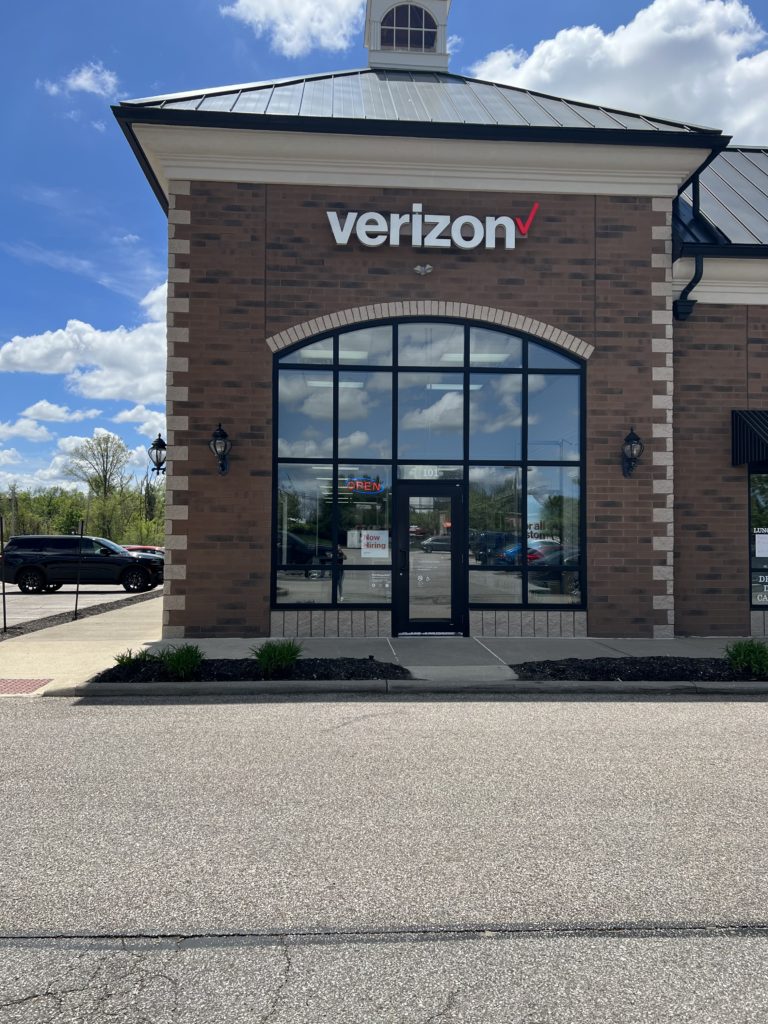 Exterior of Victra Verizon Authorized Retail Store in Medina, OH.