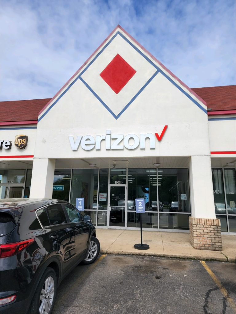 Exterior of Victra Verizon Authorized Retail Store in Newark, OH.