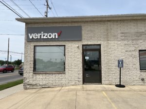 Exterior of Victra Verizon Authorized Retail Store in Norwalk, OH.