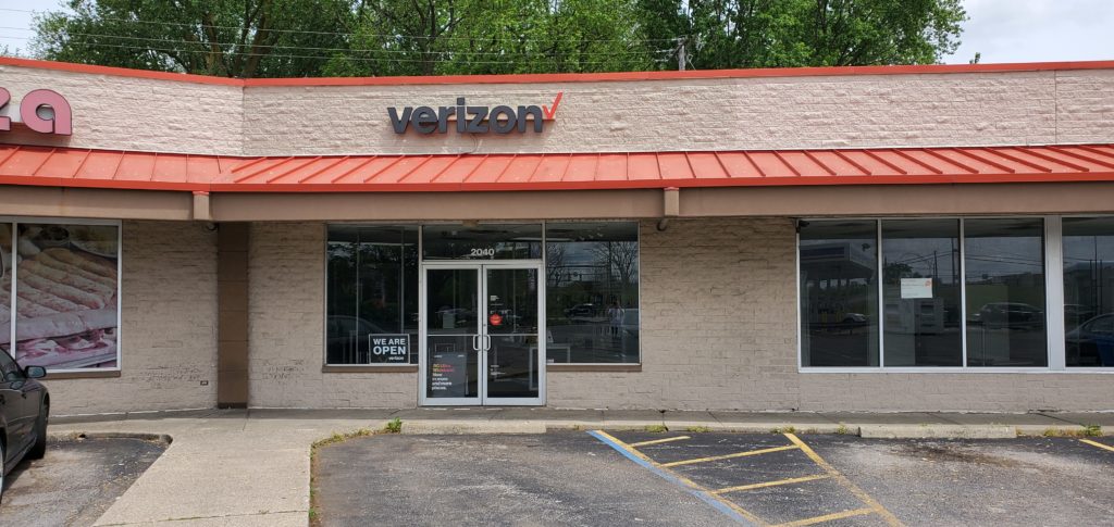 Exterior of Victra Verizon Authorized Retail Store in Toledo Ottawa, OH.
