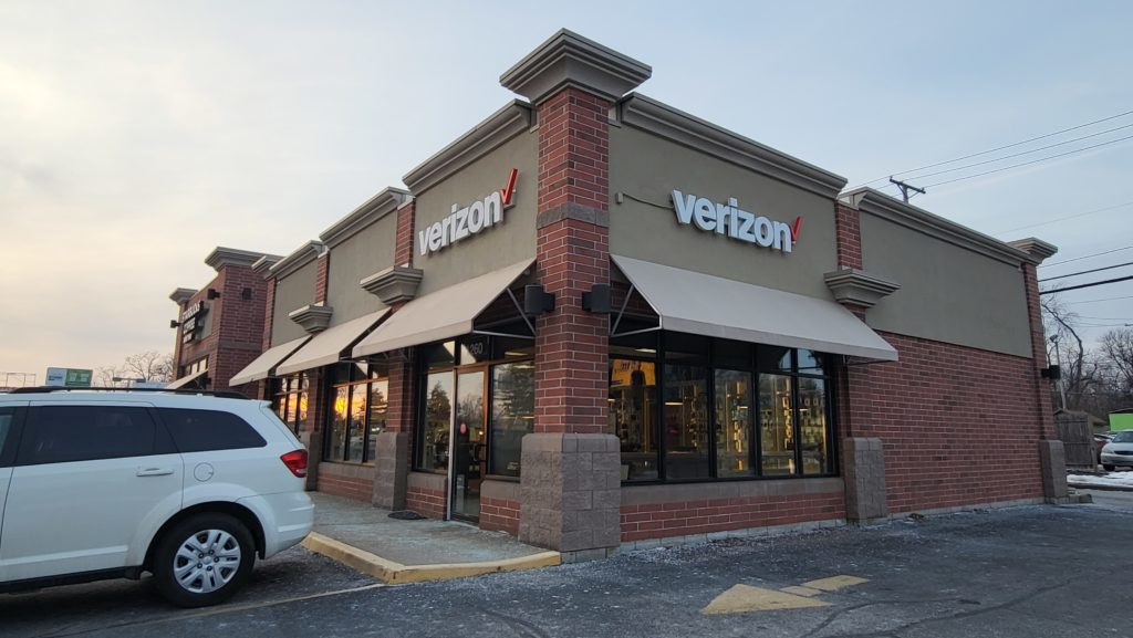 Exterior of Victra Verizon Authorized Retail Store in Toledo, OH.