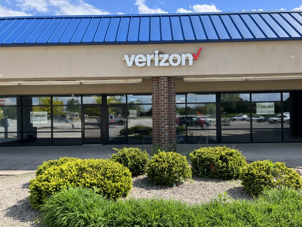 Exterior of Victra Verizon Authorized Retail Store in Upper Sandusky, OH.
