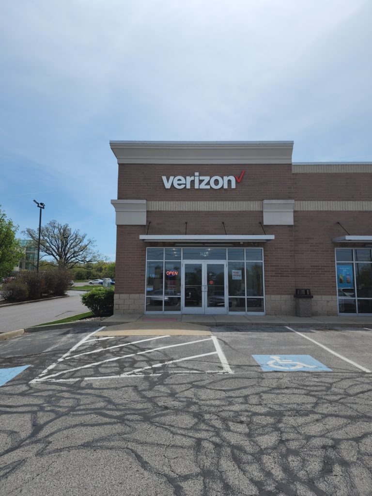 Exterior of Victra Verizon Authorized Retail Store in Willoughby Hills, OH.